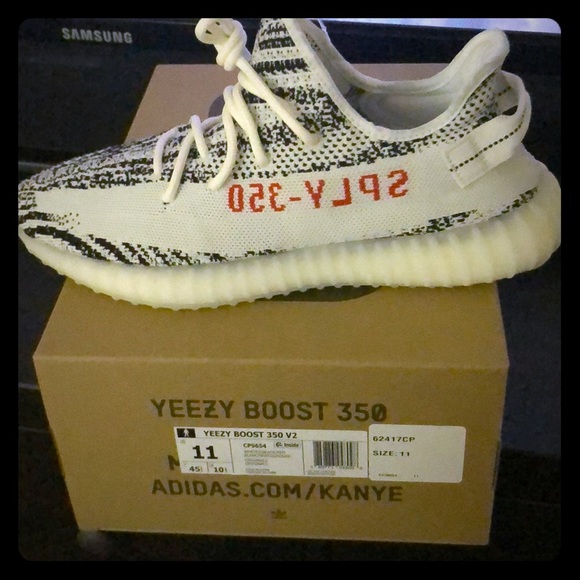 Yeezy Boost 350 V2 Zebra adidas